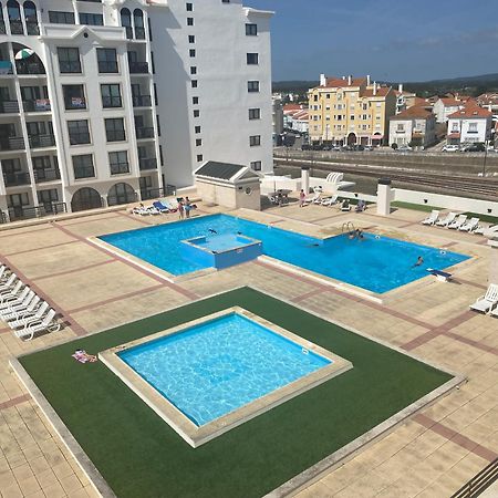Beachfront 3Bdr Apt On Marginal Boulevard São Martinho do Porto Eksteriør bilde