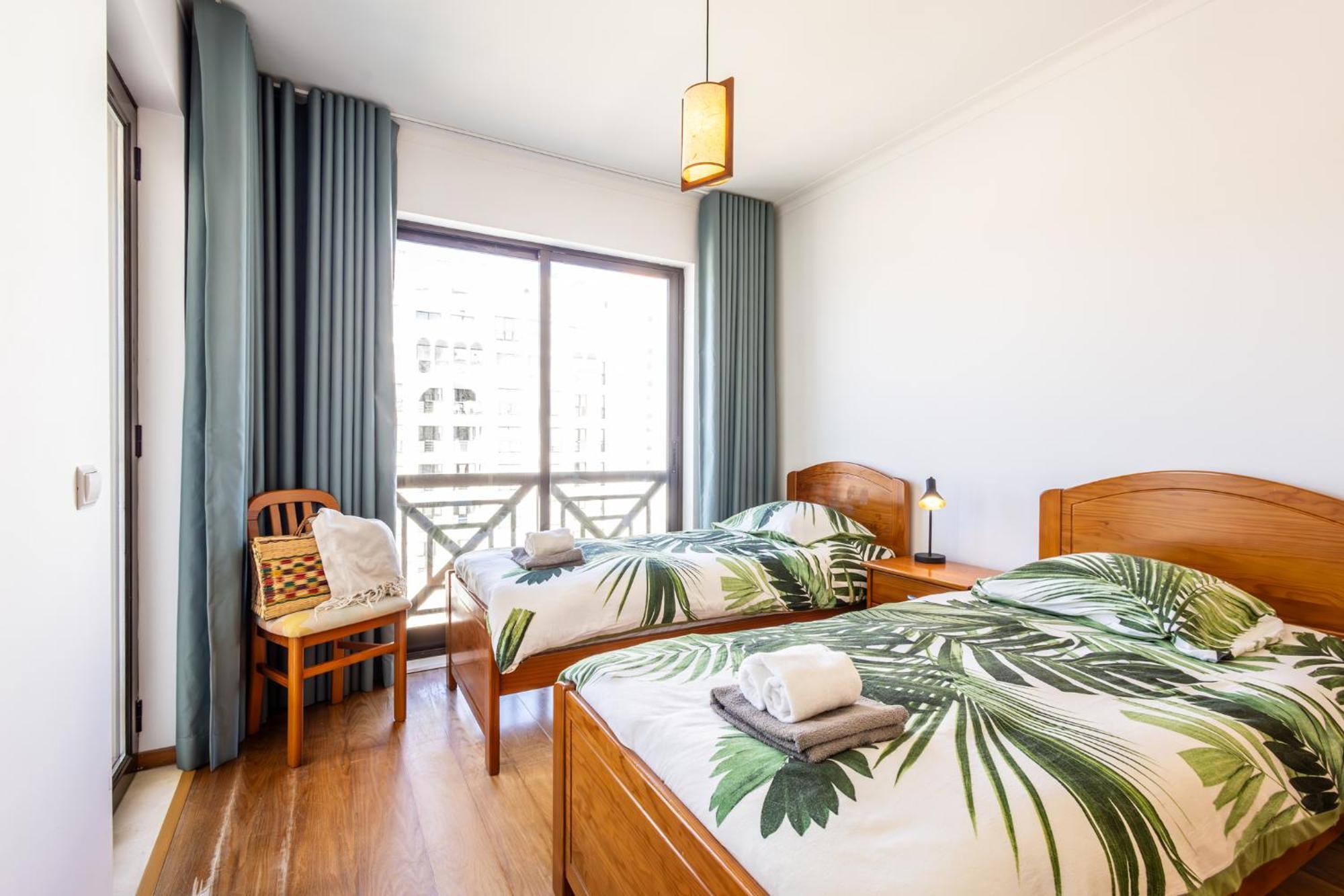 Beachfront 3Bdr Apt On Marginal Boulevard São Martinho do Porto Eksteriør bilde