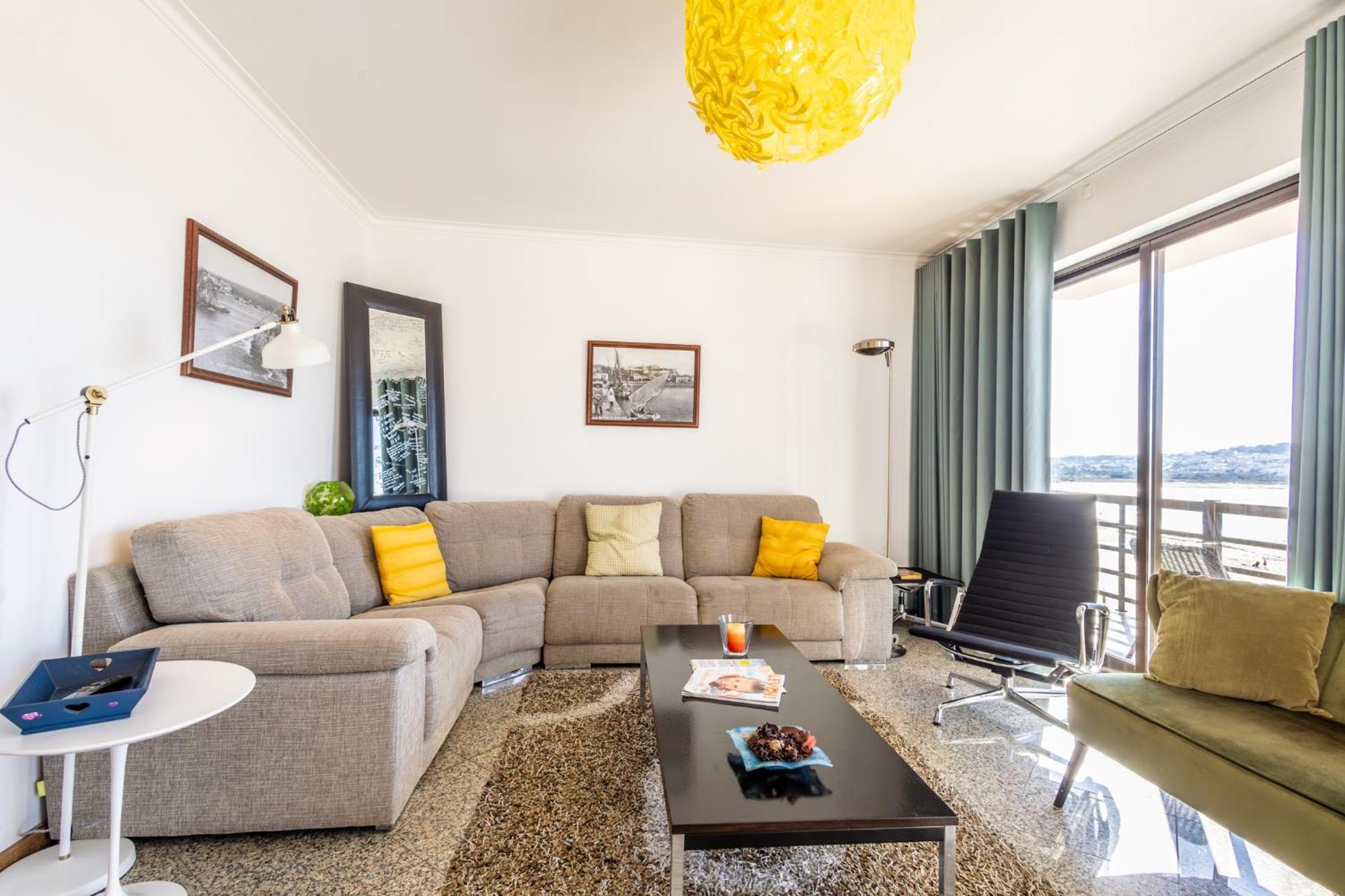 Beachfront 3Bdr Apt On Marginal Boulevard São Martinho do Porto Eksteriør bilde