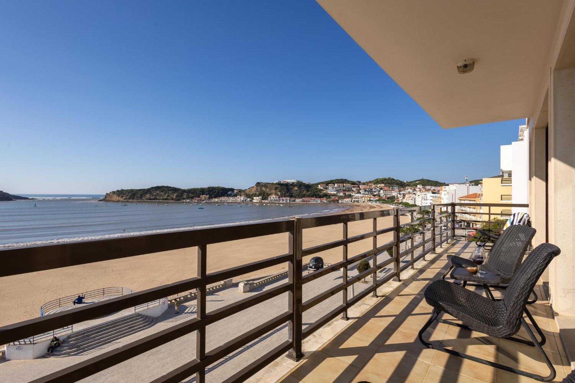 Beachfront 3Bdr Apt On Marginal Boulevard São Martinho do Porto Eksteriør bilde