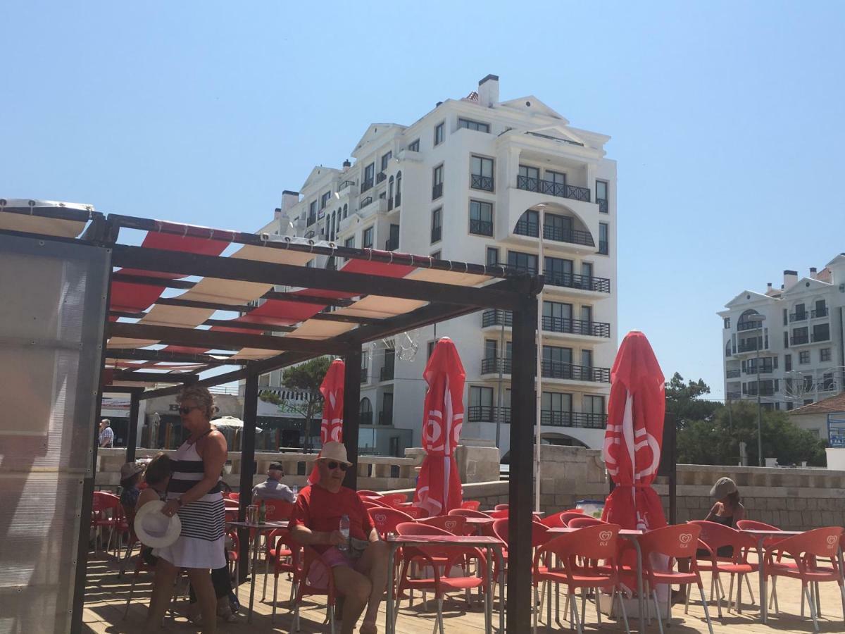 Beachfront 3Bdr Apt On Marginal Boulevard São Martinho do Porto Eksteriør bilde